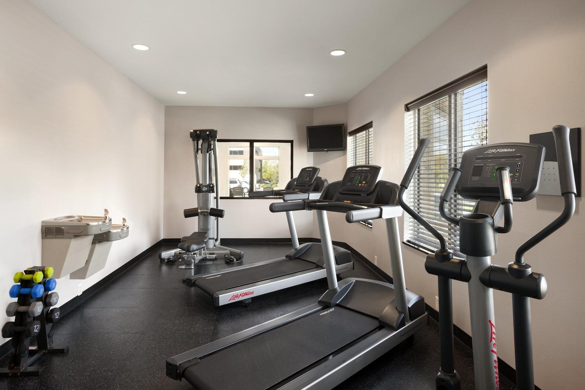 Country Inn & Suites By Radisson, Indianola, Ia Buitenkant foto