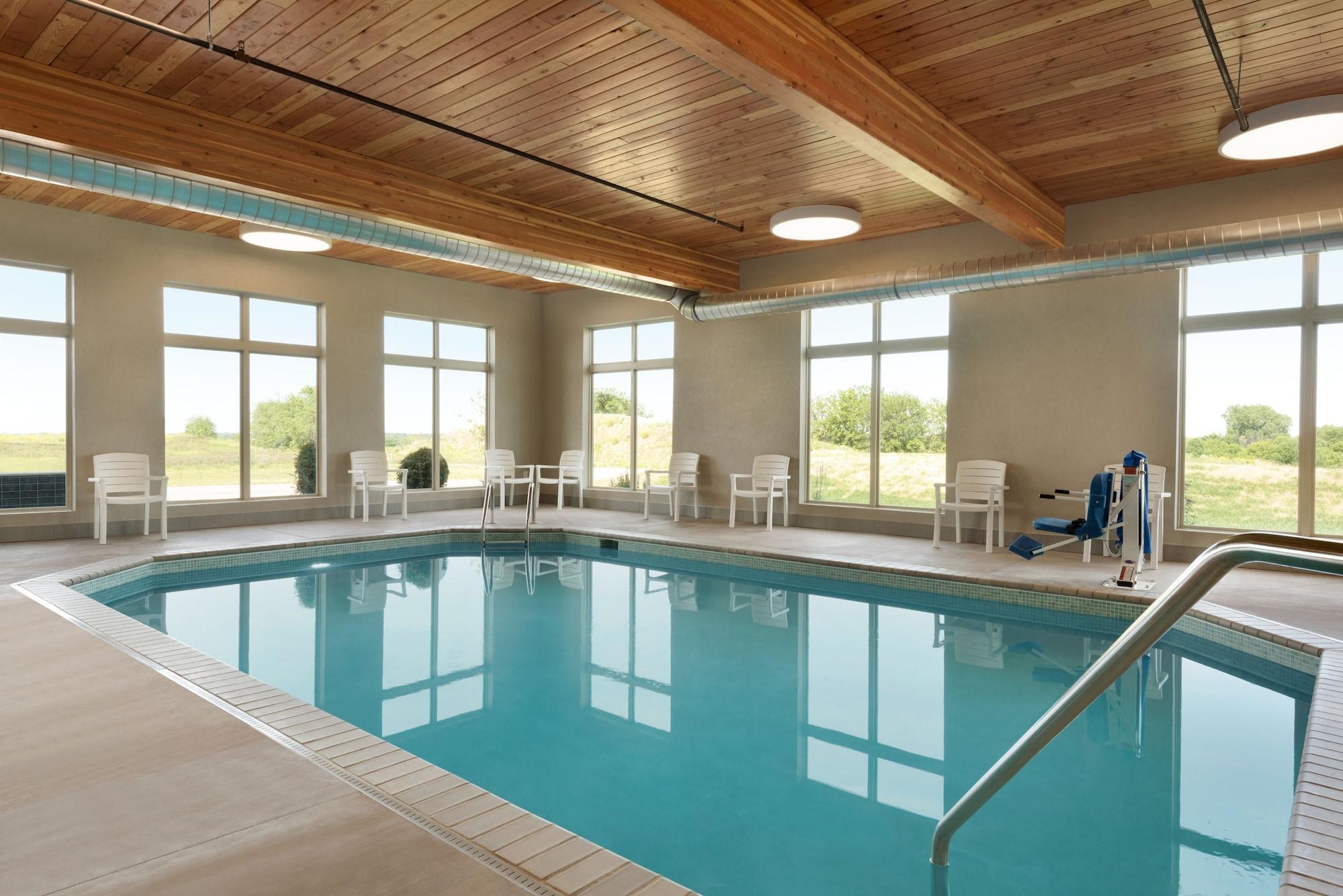 Country Inn & Suites By Radisson, Indianola, Ia Buitenkant foto