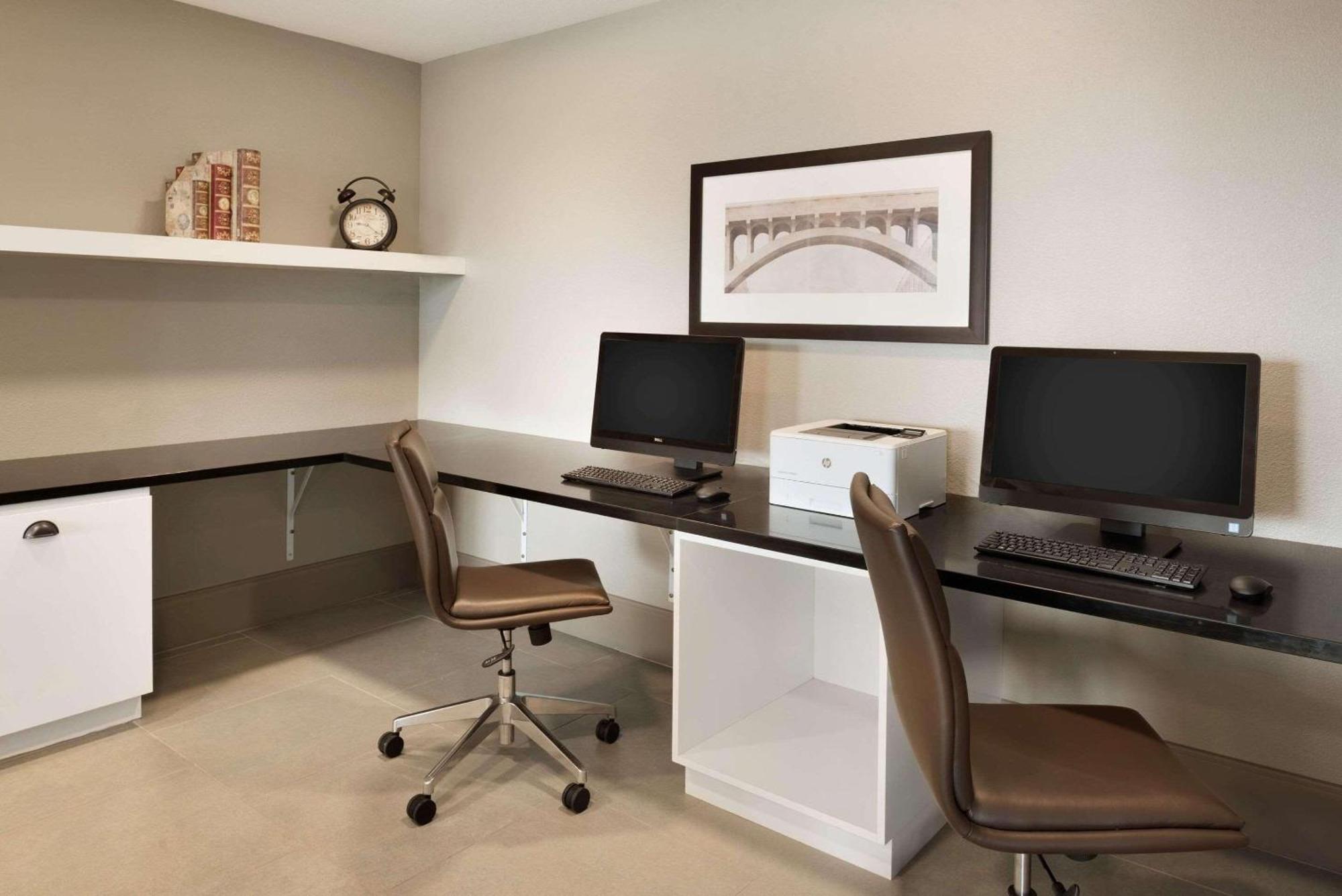 Country Inn & Suites By Radisson, Indianola, Ia Buitenkant foto