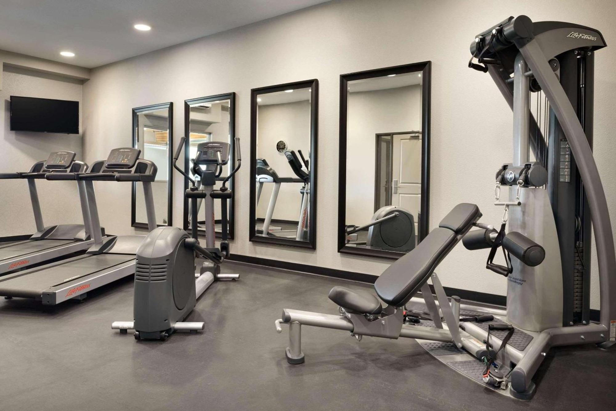 Country Inn & Suites By Radisson, Indianola, Ia Buitenkant foto