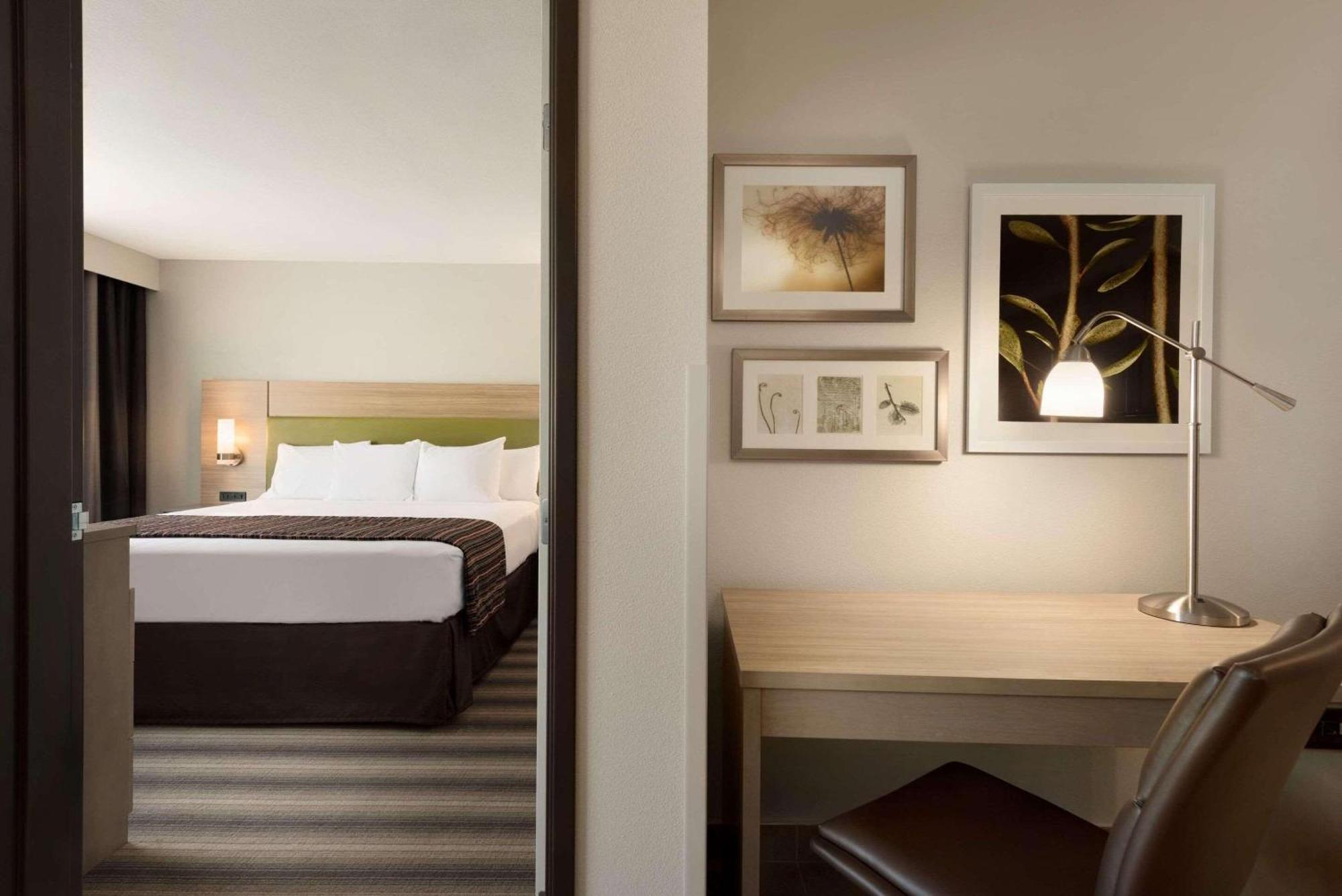 Country Inn & Suites By Radisson, Indianola, Ia Buitenkant foto
