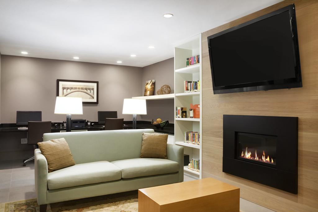 Country Inn & Suites By Radisson, Indianola, Ia Buitenkant foto