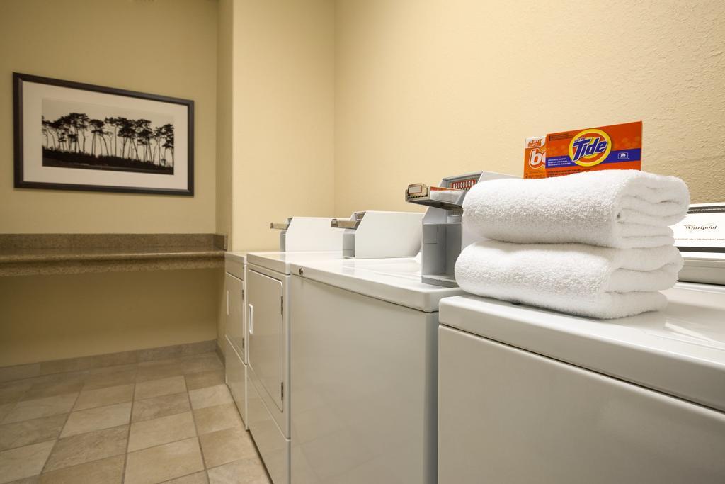 Country Inn & Suites By Radisson, Indianola, Ia Buitenkant foto
